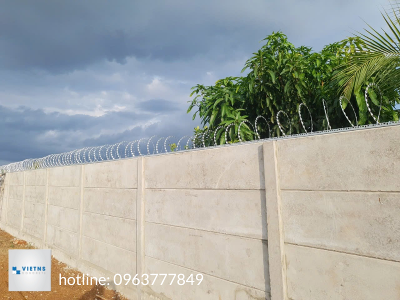 Ứng dụng của hàng rào bê tông trong khu vực đồi núi